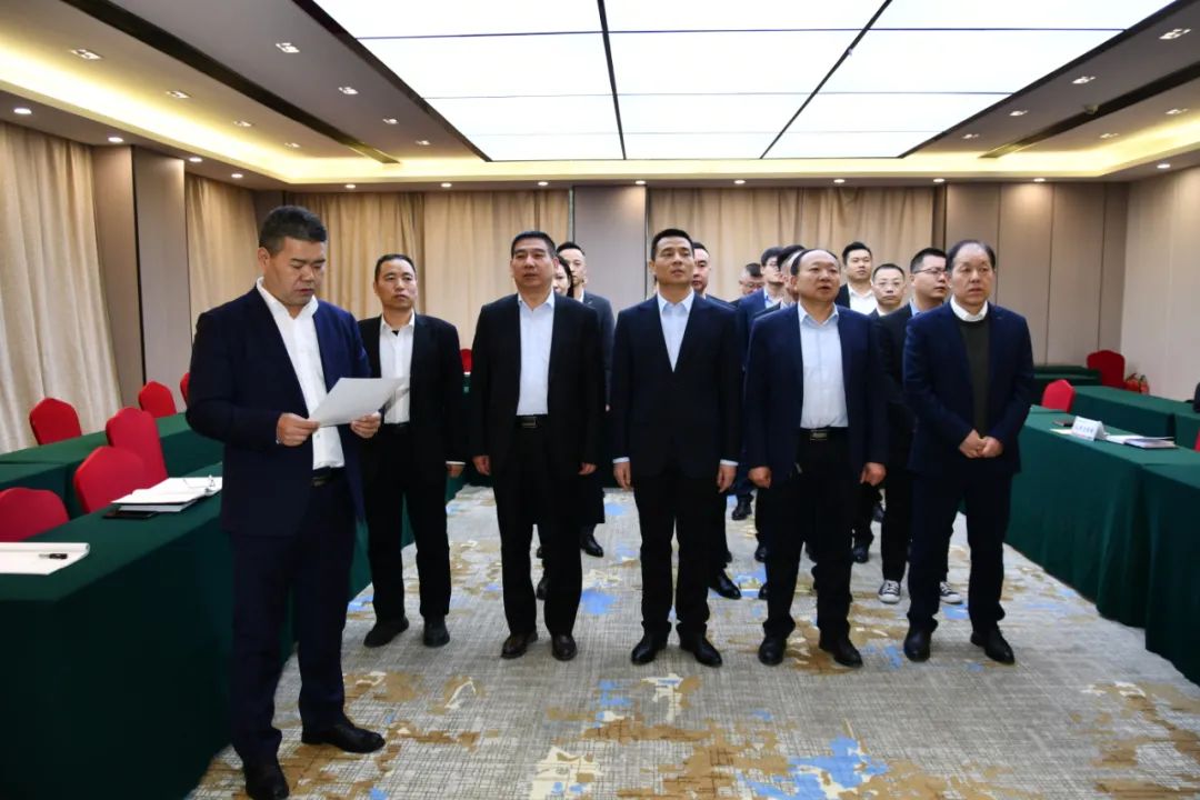 龍鋼集團(tuán)召開“三心承諾”啟動(dòng)儀式暨商務(wù)禮儀培訓(xùn)會(huì) 龍鋼集團(tuán)召開“三心承諾”啟動(dòng)儀式暨商務(wù)禮儀培訓(xùn)會(huì)