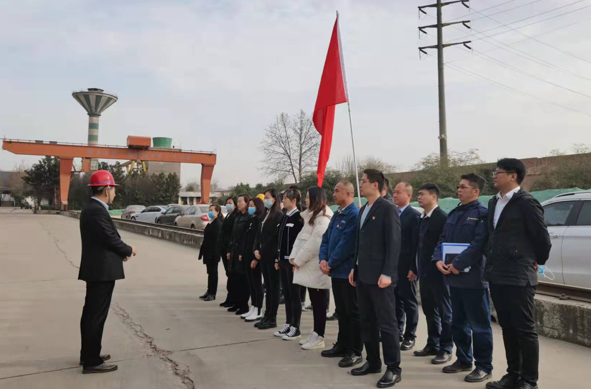 鋼加公司組織開展“綠色清掃 美化廠區(qū) ”活動 鋼加公司組織開展“綠色清掃 美化廠區(qū) ”活動