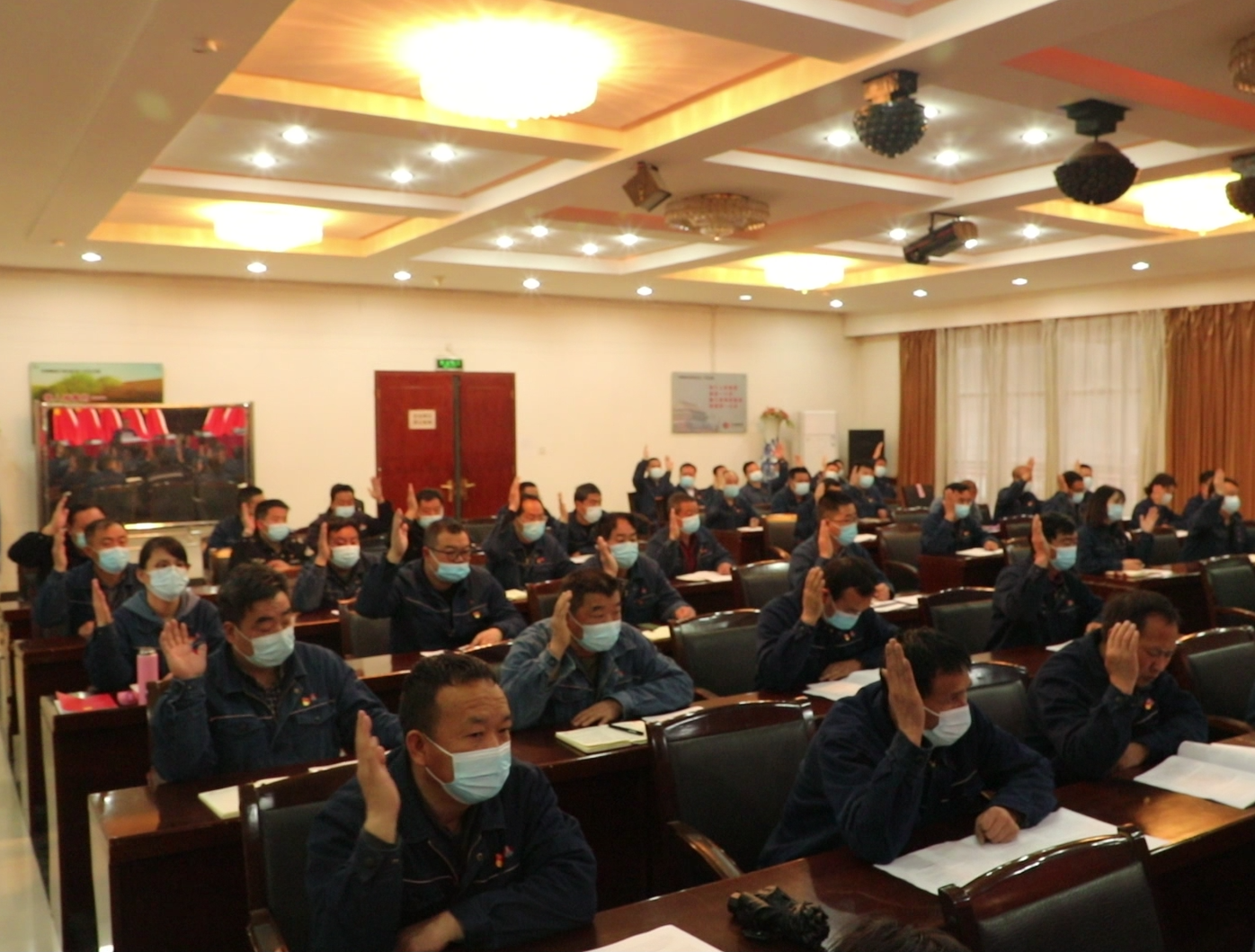 中共陜西大西溝礦業(yè)有限公司召開兩委換屆黨員大會(huì) 中共陜西大西溝礦業(yè)有限公司召開兩委換屆黨員大會(huì)