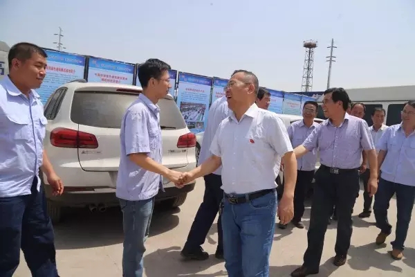 龍鋼集團黨政工領(lǐng)導(dǎo)到韓城片區(qū)慰問“送清涼” 龍鋼集團黨政工領(lǐng)導(dǎo)到韓城片區(qū)慰問“送清涼”
