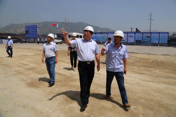 龍鋼集團黨政工領(lǐng)導(dǎo)到韓城片區(qū)慰問“送清涼” 龍鋼集團黨政工領(lǐng)導(dǎo)到韓城片區(qū)慰問“送清涼”