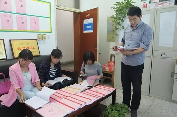 陜鋼集團(tuán)檢查龍鋼集團(tuán)“兩學(xué)一做”重點(diǎn)工作 陜鋼集團(tuán)檢查龍鋼集團(tuán)“兩學(xué)一做”重點(diǎn)工作