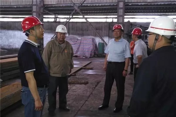 龍鋼集團(tuán)董事長(zhǎng)、總經(jīng)理董銀師一行到安鋼集團(tuán)交流考察