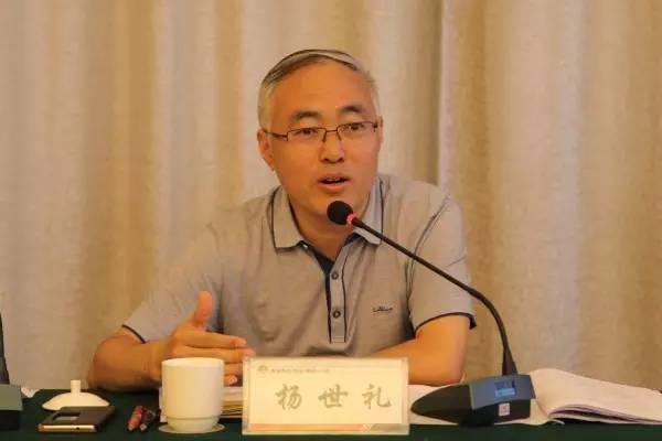 陜鋼集團(tuán)召開(kāi)龍鋼集團(tuán)公司追趕超越匯報(bào)點(diǎn)評(píng)會(huì)
