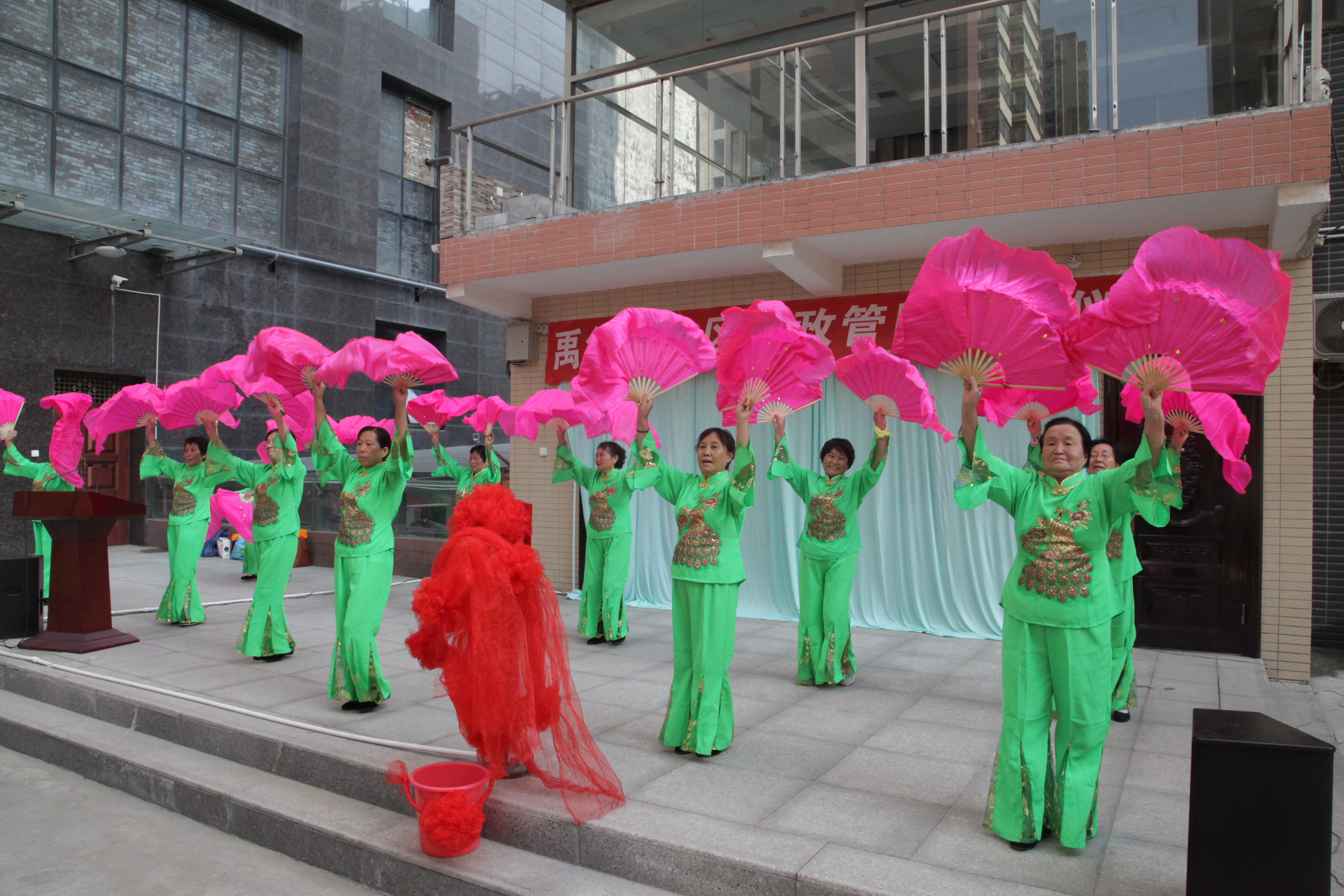 西安禹華園小區(qū)接通市政自來(lái)水