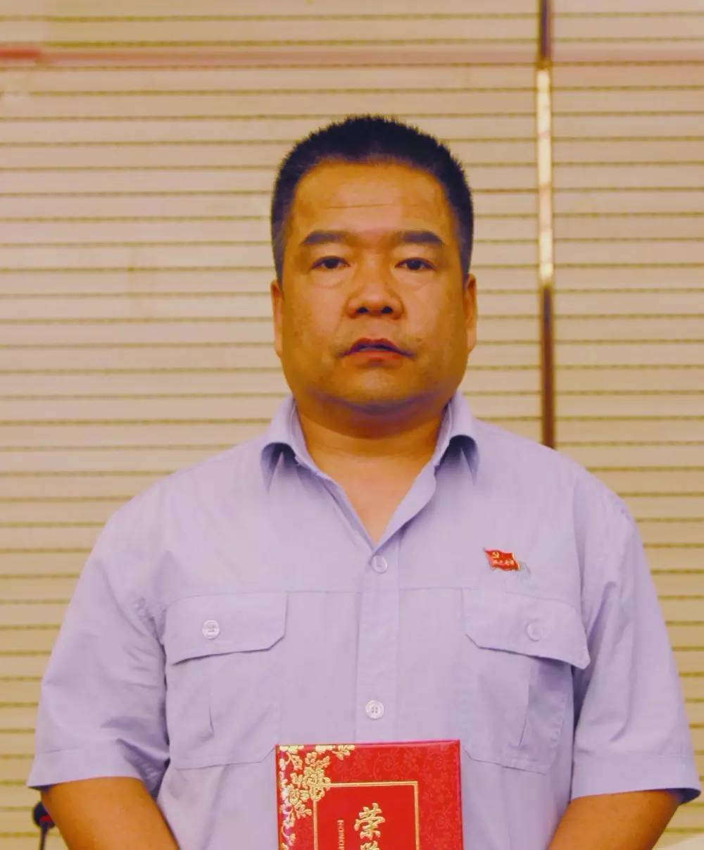 扎根基層的醫(yī)務(wù)工作者——記龍鋼集團“四優(yōu)”黨員齊小軍