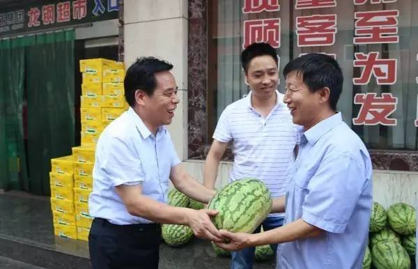 董銀師、劉光明、陳輝赴基層單位慰問送清涼