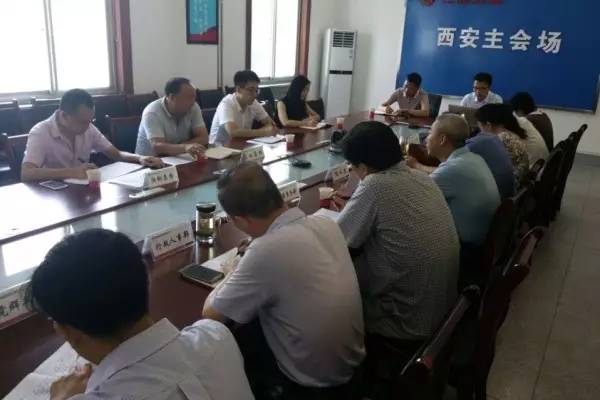 杜東興到龍鋼集團檢查法務(wù)工作