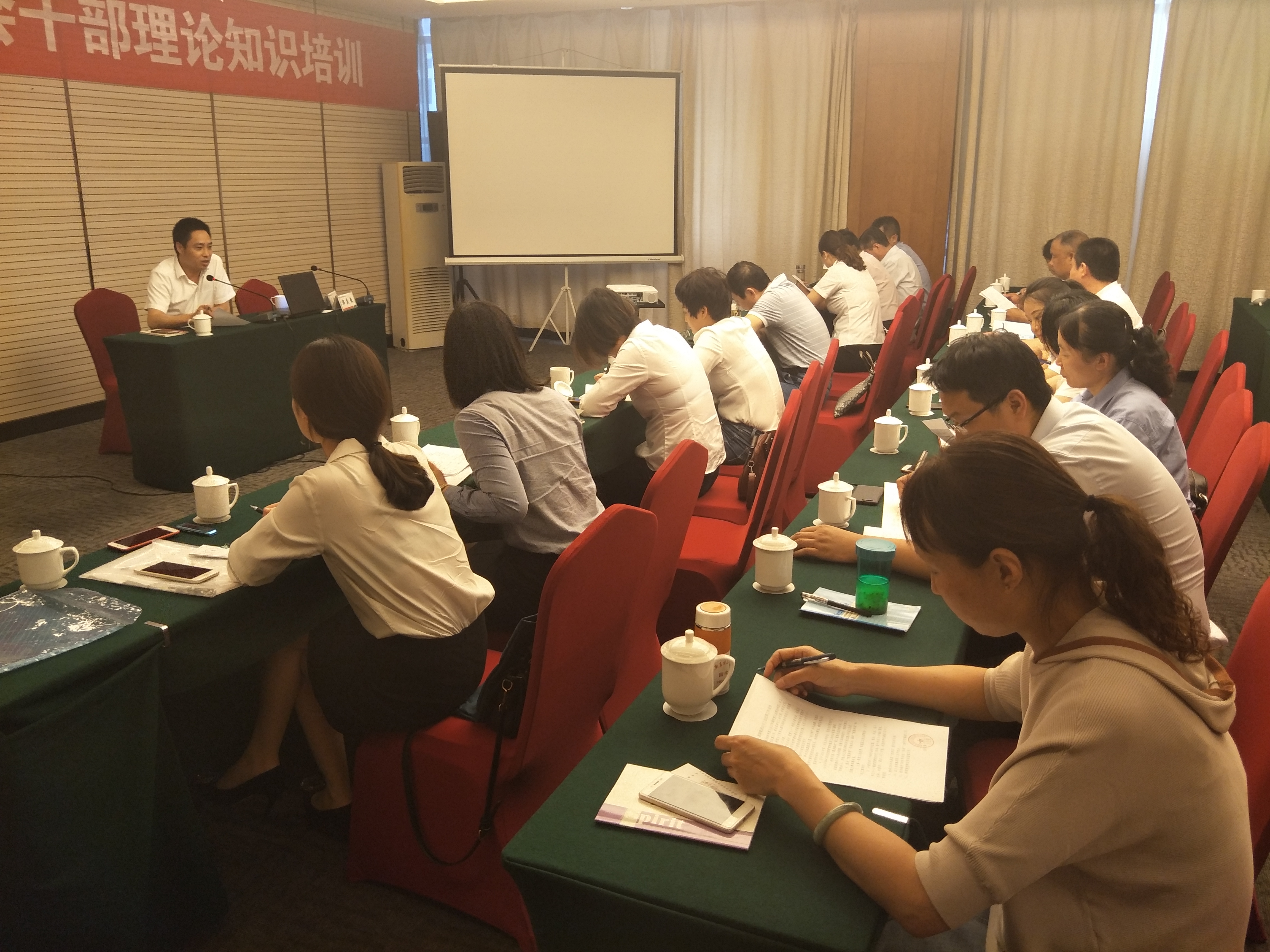 龍鋼集團(tuán)召開2018年二季度工會主席例會 龍鋼集團(tuán)召開2018年二季度工會主席例會