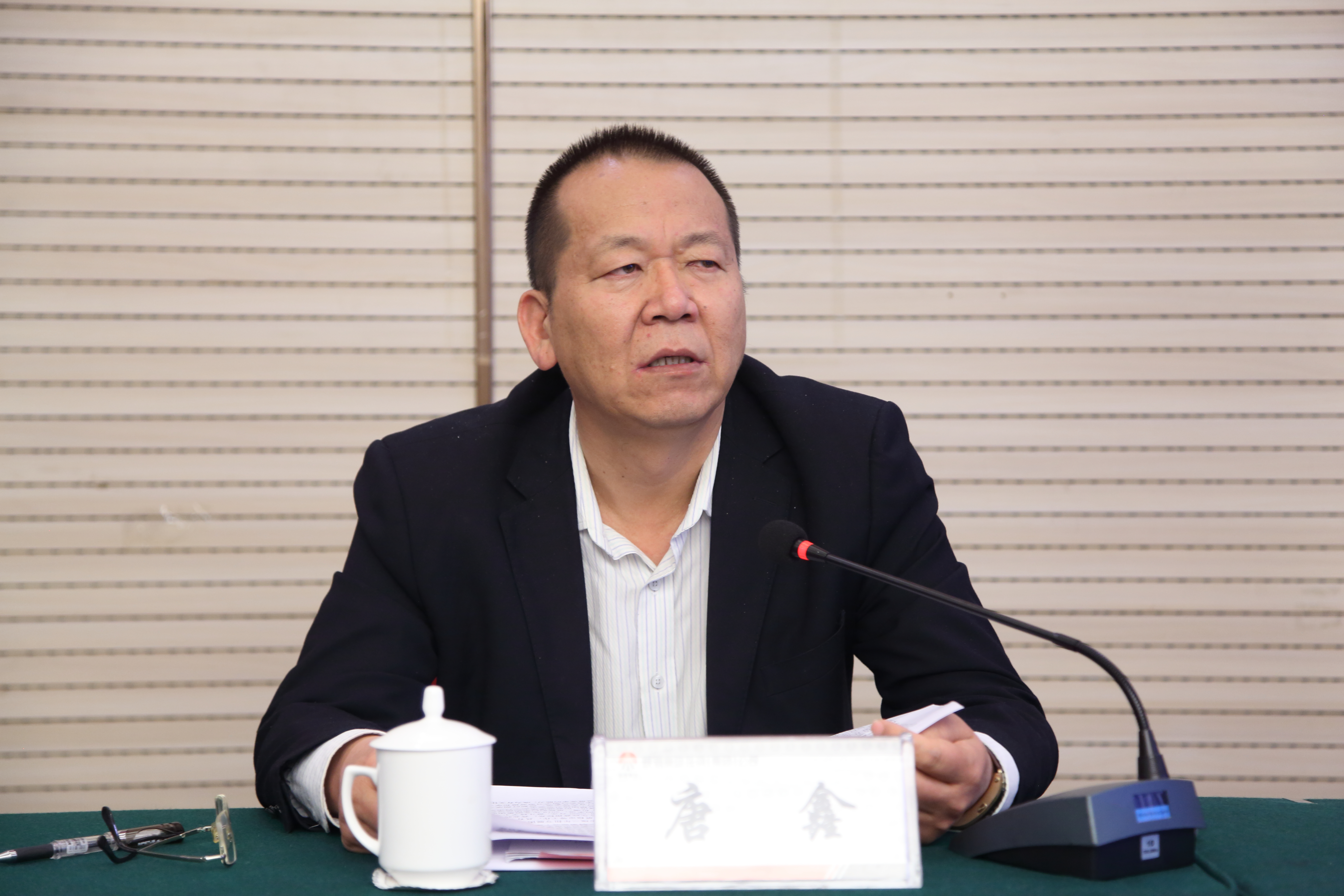 龍鋼集團召開“學先進 講事跡 謀發(fā)展 促轉(zhuǎn)型”勞模座談會