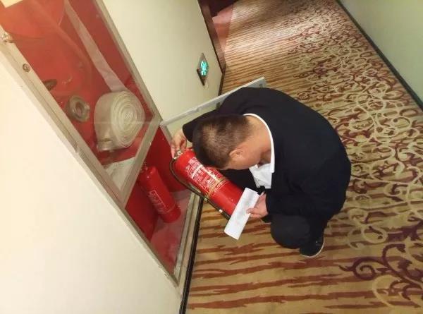 龍鋼集團(tuán)檢查基層單位春檢、安全管理工作