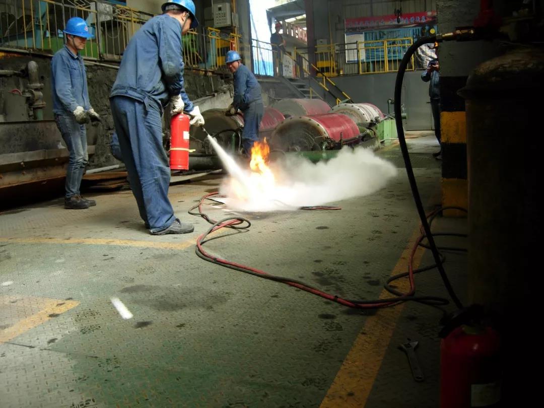 大西溝礦業(yè)公司第一選礦車(chē)間開(kāi)展乙炔泄露火災(zāi)事故應(yīng)急演練 大西溝礦業(yè)公司第一選礦車(chē)間開(kāi)展乙炔泄露火災(zāi)事故應(yīng)急演練