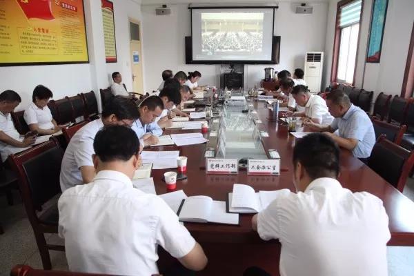 龍鋼集團(tuán)黨委理論學(xué)習(xí)中心組進(jìn)行“不忘初心、牢記使命”專題學(xué)習(xí)