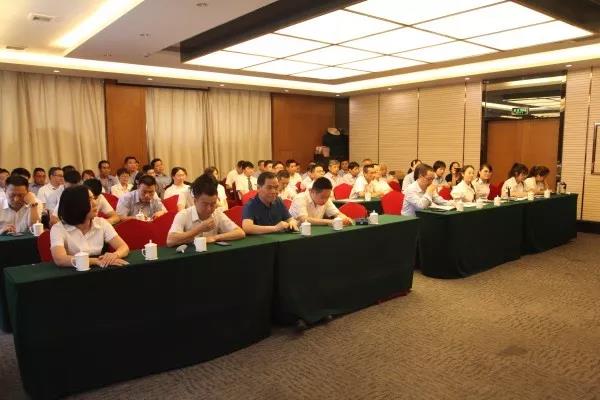 一封家書寄深情 千言萬語說安全——龍鋼集團(tuán)公司組織開展“安全家書巡回誦讀”活動 一封家書寄深情 千言萬語說安全——龍鋼集團(tuán)公司組織開展“安全家書巡回誦讀”活動