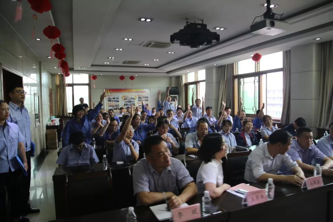 一封家書寄深情 千言萬語說安全——龍鋼集團(tuán)公司組織開展“安全家書巡回誦讀”活動 一封家書寄深情 千言萬語說安全——龍鋼集團(tuán)公司組織開展“安全家書巡回誦讀”活動