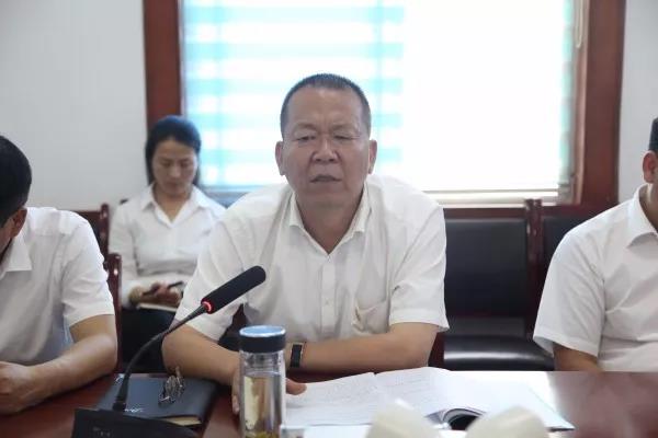 龍鋼集團(tuán)黨委繼續(xù)開展“不忘初心、牢記使命”主題教育中心組學(xué)習(xí)暨讀書班研討