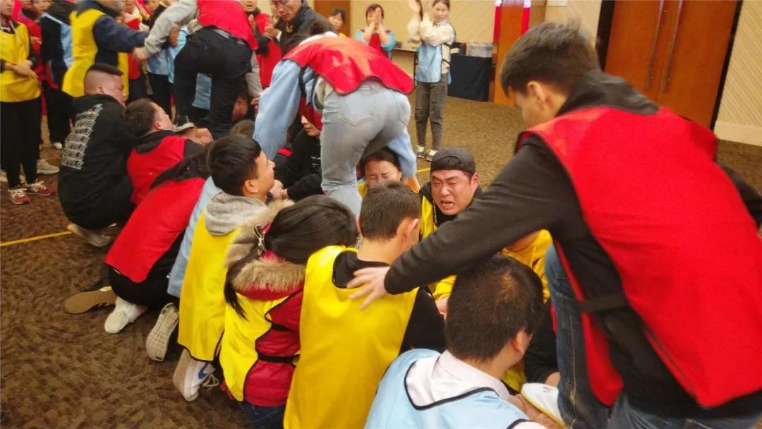 磨練意志，超越自我，凝聚團(tuán)隊(duì)，贏在執(zhí)行——酒店板塊開展2019年度員工素質(zhì)集訓(xùn)活動(dòng)