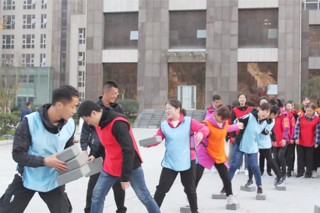 磨練意志，超越自我，凝聚團(tuán)隊(duì)，贏在執(zhí)行——酒店板塊開展2019年度員工素質(zhì)集訓(xùn)活動(dòng)