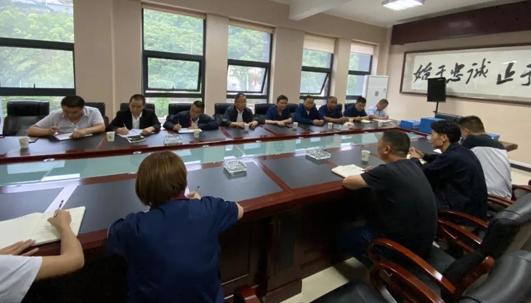 冒雨進山查汛情 關切之心系礦山——陳輝檢查指導大西溝礦業(yè)公司防汛和安全環(huán)保工作