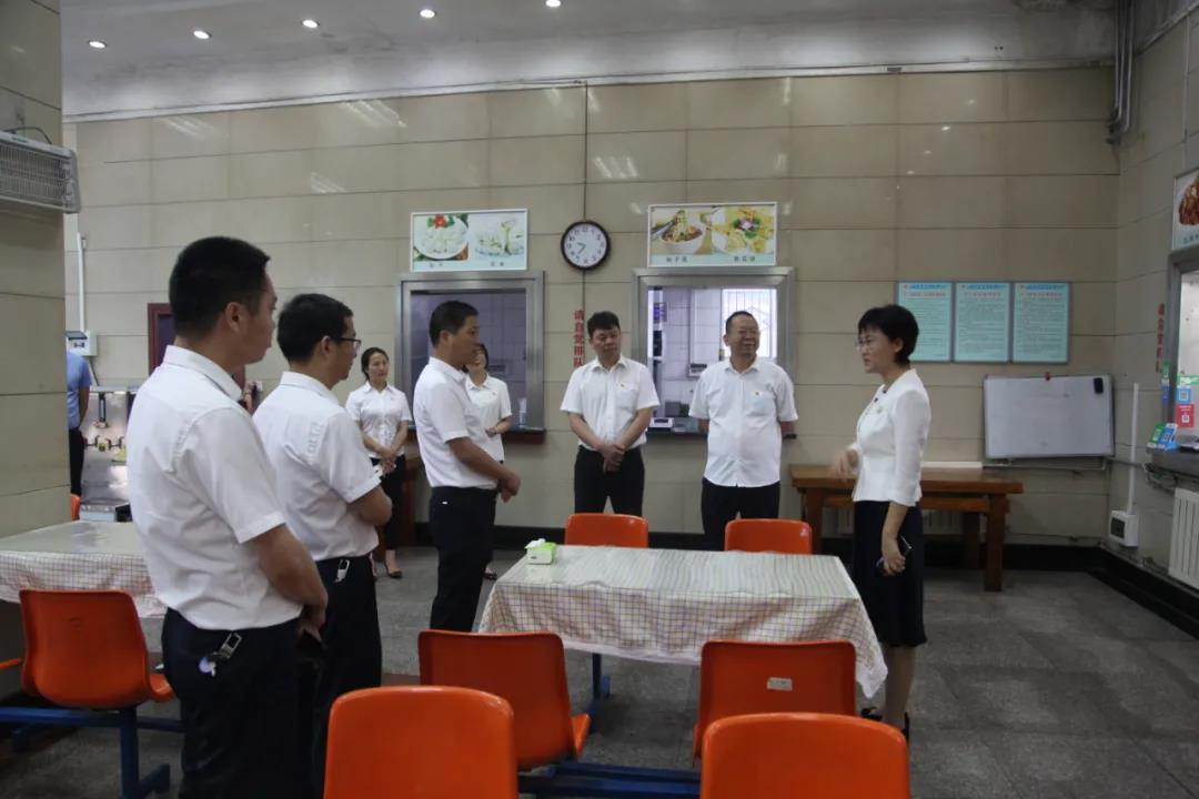 陜西省文明辦對(duì)龍鋼集團(tuán)全國(guó)文明單位創(chuàng)建工作進(jìn)行復(fù)審驗(yàn)收