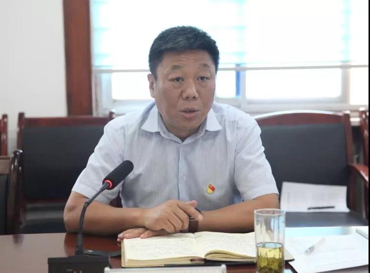 龍鋼集團黨委召開“黨建領(lǐng)航、班子引領(lǐng)、干部走在前列”“三基三對標”專題匯報會